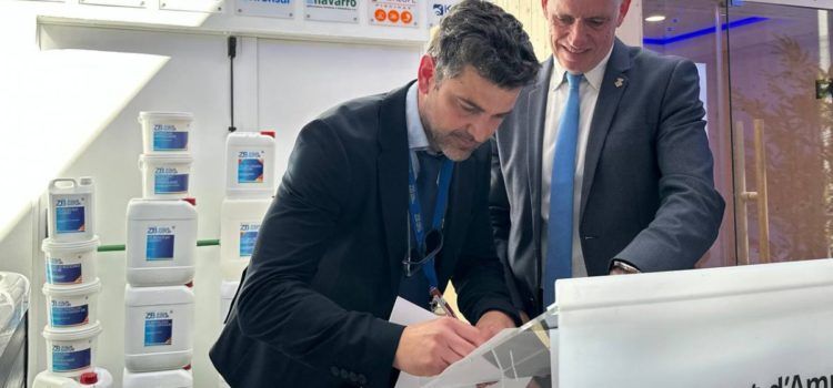 L’Ajuntament signa un compromís amb Zona de Baño per potenciar Amposta com a eix estratègic en el sector de les piscines