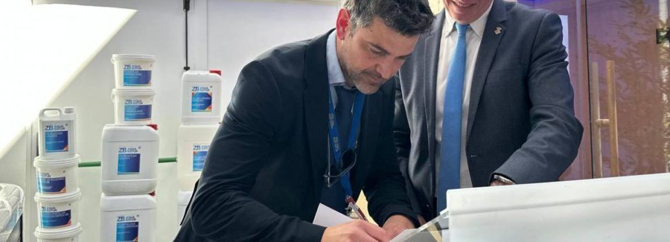 L’Ajuntament signa un compromís amb Zona de Baño per potenciar Amposta com a eix estratègic en el sector de les piscines