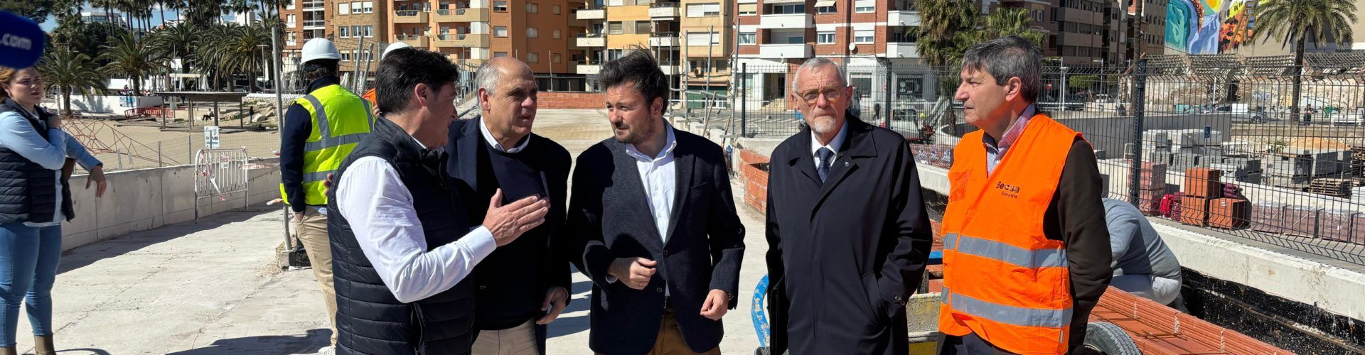 El president del PP de Benicarló, José Antonio Redorat, celebra la bona marxa de les obres del passeig marítim
