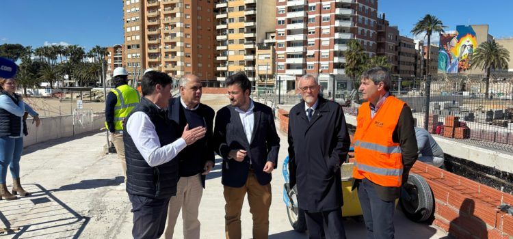 El president del PP de Benicarló, José Antonio Redorat, celebra la bona marxa de les obres del passeig marítim