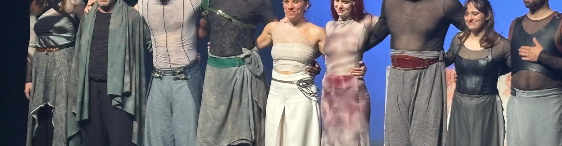 “Tirant lo Blanc” sacseja el Teatre Auditori d’Alcanar amb una mirada crítica i contemporània del clàssic