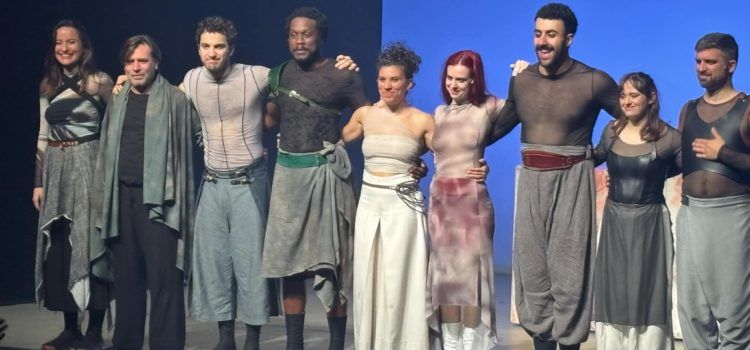 “Tirant lo Blanc” sacseja el Teatre Auditori d’Alcanar amb una mirada crítica i contemporània del clàssic
