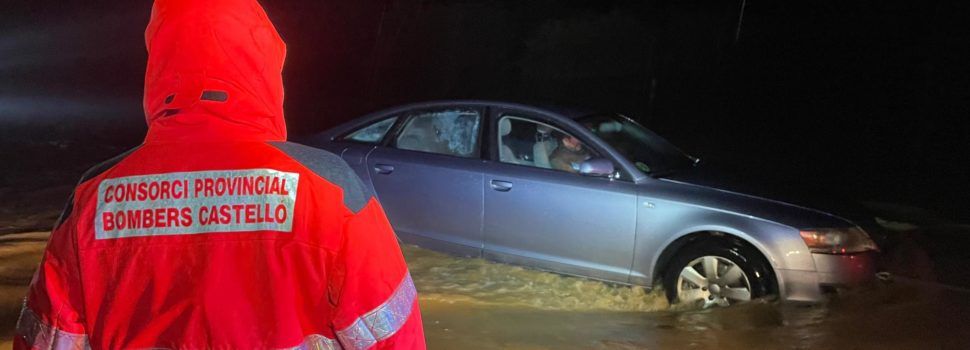 Un total de doce actuaciones de los bomberos ayer por las lluvias