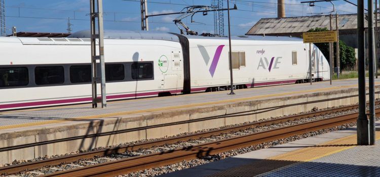 El tráfico de trenes entre Castelló y Vinaròs se interrumpirá durante medio año por las obras del Corredor