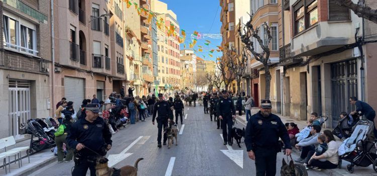 La unitat canina de la Policia de Benicarló participa en una exhibició a Castelló