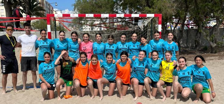 Primer entrenament a Vinaròs d’un il•lusionant projecte d’handbol platja