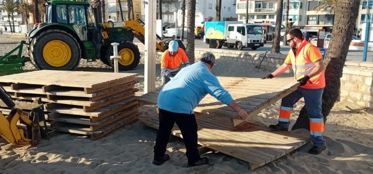 Peníscola prepara la platja per a Setmana Santa