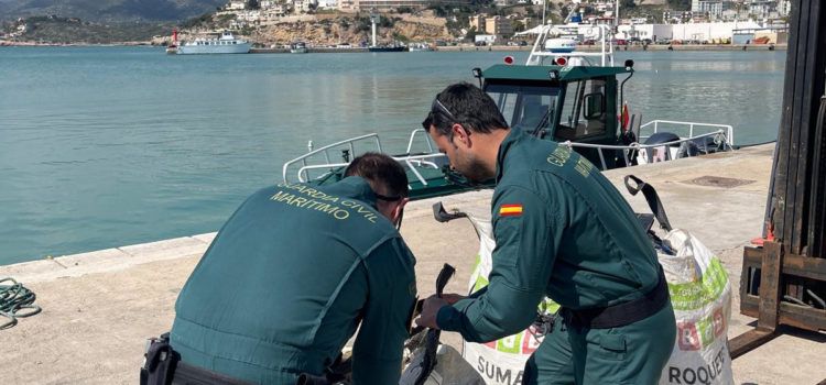 La Guardia Civil incauta 2000 metros de redes ilegales en Peñíscola 