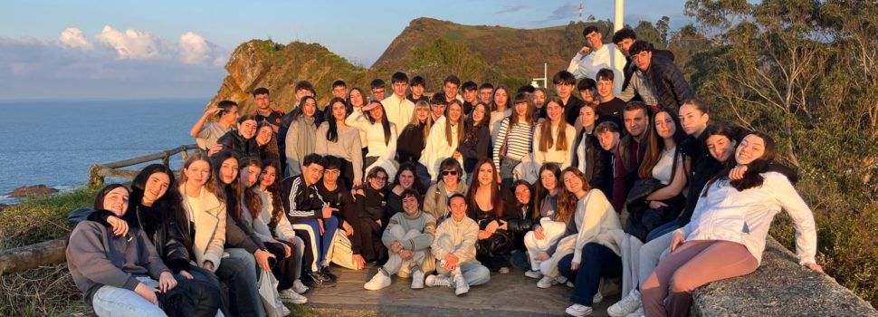 L’alumnat de 4art d’ESO del Leopoldo Querol celebra el final d’una etapa a Astúries