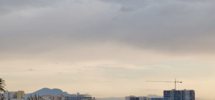 El “parte” del temps: per aquesta tarde els models donen possibilitat de pluja i també de tronades
