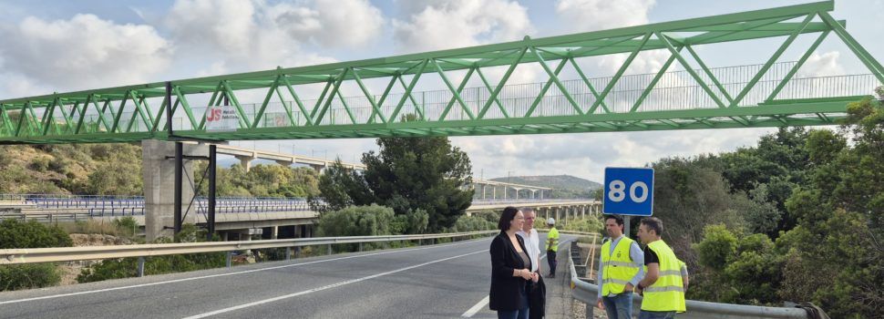 Instal·lat el nou pont de la Via Verda de la Val de Zafan a Amposta, després de més de 10 hores treballant 60 operaris