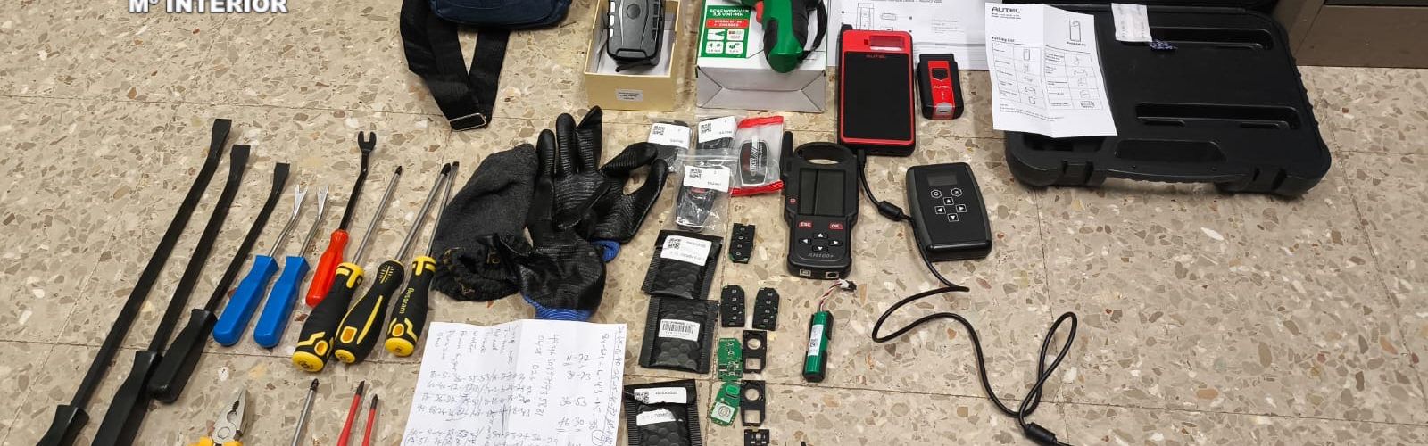 Detenidas tres personas por robo o hurto de uso de vehículos en Valencia y Barcelona, tras recuperarlos en Alcossebre