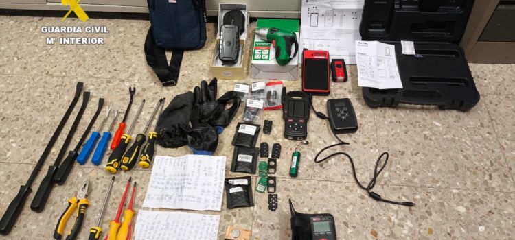 Detenidas tres personas por robo o hurto de uso de vehículos en Valencia y Barcelona, tras recuperarlos en Alcossebre