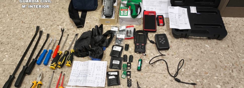 Detenidas tres personas por robo o hurto de uso de vehículos en Valencia y Barcelona, tras recuperarlos en Alcossebre
