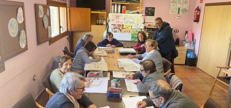 Les persones usuàries de la SPAP d’Ares cultiven el seu propi hort com a activitat terapèutica i social
