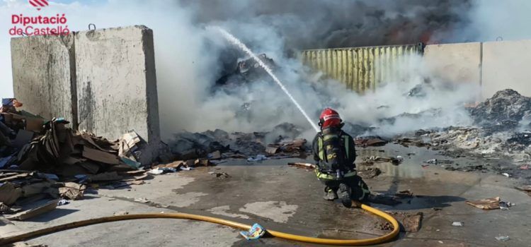 Incendio de una planta de reciclaje en Benicarló