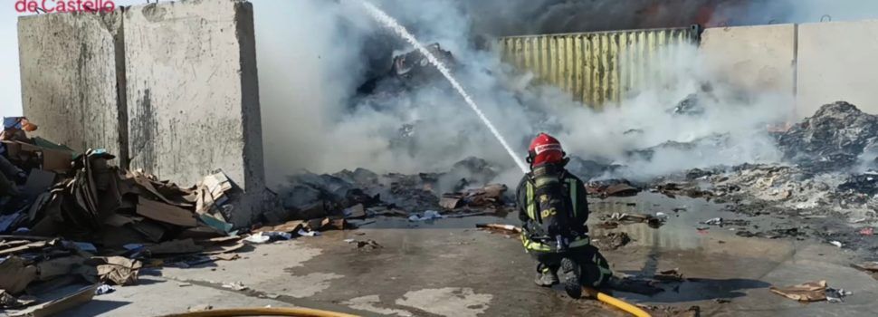 Incendio de una planta de reciclaje en Benicarló