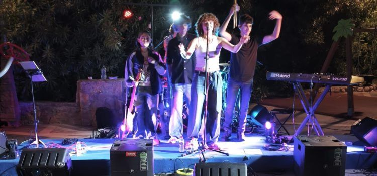 Concert a Alcanar de Too Young to Die, format per joves d’Alcanar, Ulldecona i Vinaròs
