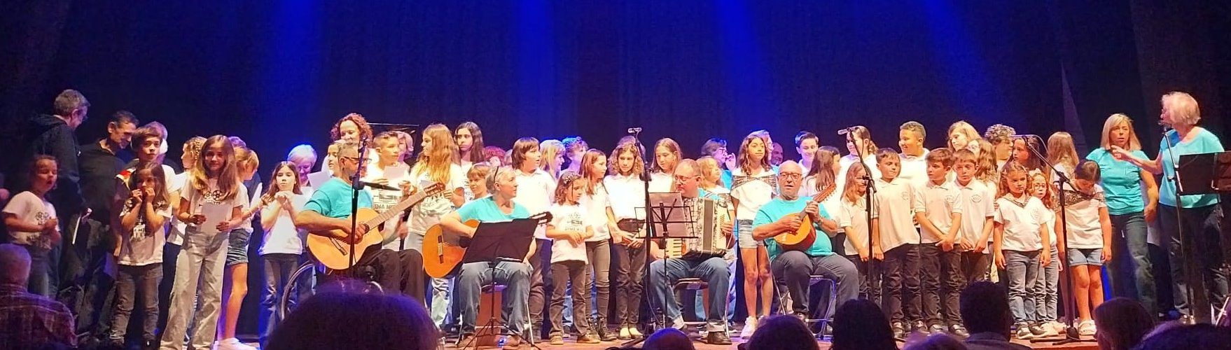 Les corals i la rondalla Mar i Terra recapten més de 900 euros en un concert solidari