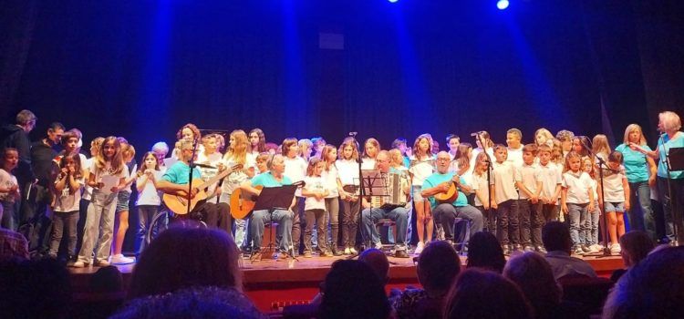 Les corals i la rondalla Mar i Terra recapten més de 900 euros en un concert solidari