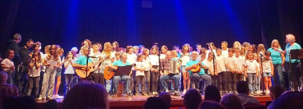 Les corals i la rondalla Mar i Terra recapten més de 900 euros en un concert solidari