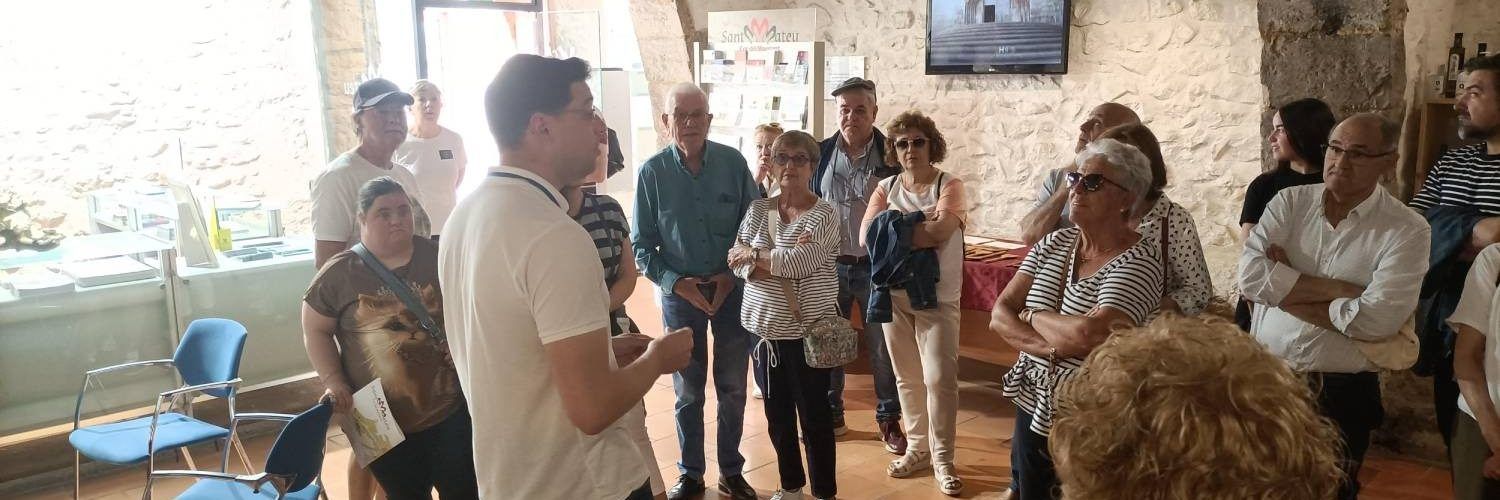 “Amics de Vinaròs” visita Sant Mateu en la primera sortida cultural després de la pandèmia
