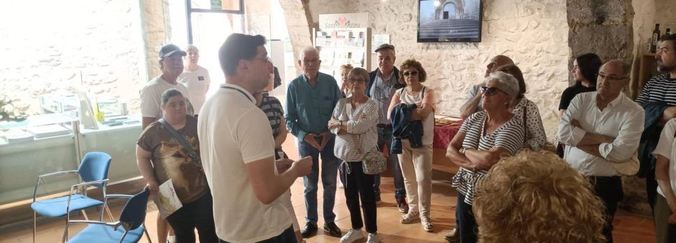 “Amics de Vinaròs” visita Sant Mateu en la primera sortida cultural després de la pandèmia