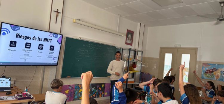 Serveis Socials ofereix un taller de prevenció sobre els riscos de les noves tecnologies