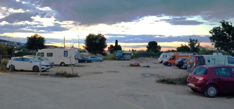 APNAL-Ecologistas en Acción de Vinaròs denuncia zonas de parking en suelos protegidos del humedal de la marjal de Peñíscola