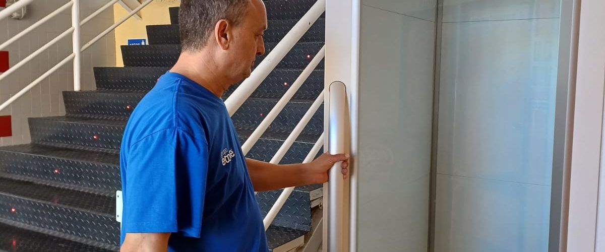 El Pavelló Poliesportiu de Benicarló compta amb un nou ascensor que garanteix l’accessibilitat