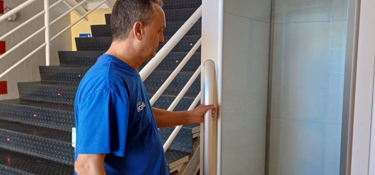 El Pavelló Poliesportiu de Benicarló compta amb un nou ascensor que garanteix l’accessibilitat