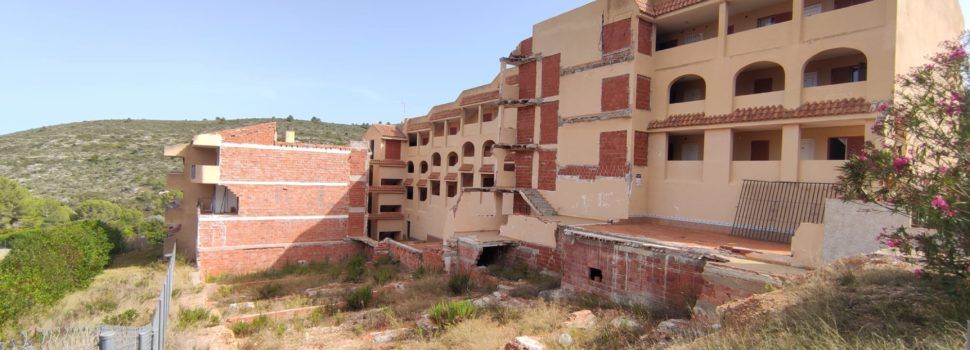 La jueza requiere como investigados al Ayuntamiento de Peñíscola y al Colegio de Arquitectos de Castellón por el edificio que se derrumbó en 2021