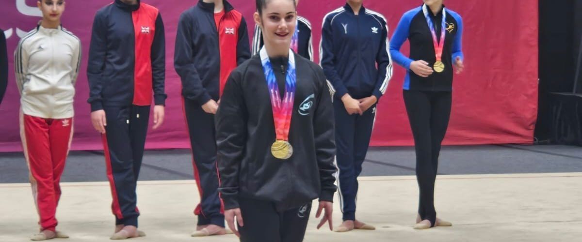 Amy Peña, del Club Mabel, brilla en Reino Unido y revalida su título nacional