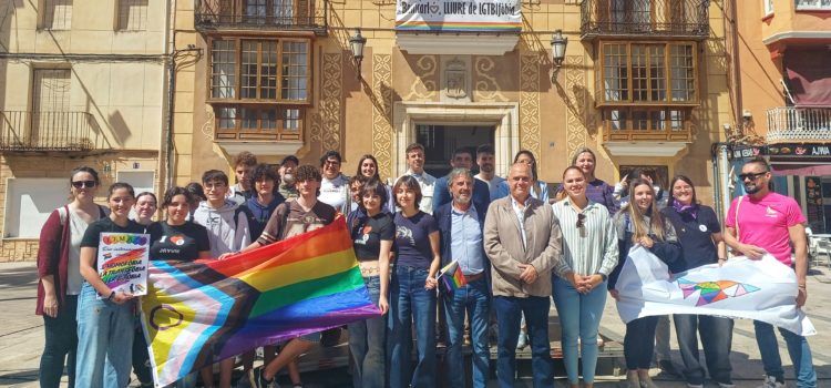 Benicarló reivindica la diversitat sexual en el Dia Contra la LGTBIFòbia
