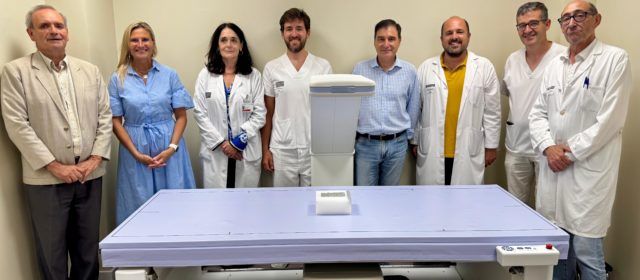La delegada del Consell en Castellón visita el Hospital Comarcal de Vinaròs con motivo de la puesta en marcha del nuevo densitómetro óseo
