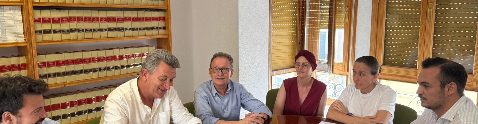El conseller d’Infraestructures visita l’Ajuntament d’Alcalà-Alcossebre per a celebrar una reunió de treball