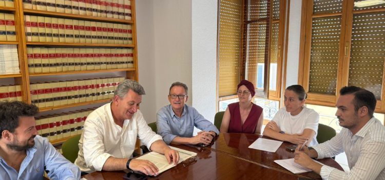 El conseller d’Infraestructures visita l’Ajuntament d’Alcalà-Alcossebre per a celebrar una reunió de treball