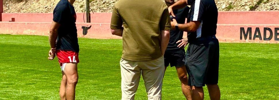 Aleix García (Bayer Leverkusen) y Oriol Romeu (Barça) visitan el Campo de Fútbol Batiste Sales ‘El Bovalar’ de Sant Jordi