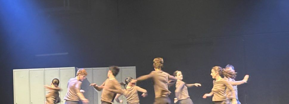 El Teatre Auditori d’Alcanar s’ompli per rebre ‘Loneliness’, una impactant peça de dansa sobre l’assetjament juvenil