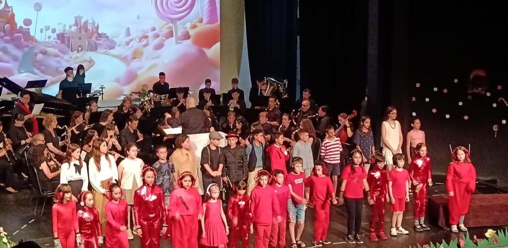 Els alumnes de l’Escola Municipal de Música d’Ulldecona Joan Nadal brillen amb Willy Wonka