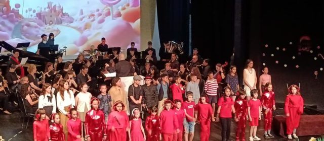 Els alumnes de l’Escola Municipal de Música d’Ulldecona Joan Nadal brillen amb Willy Wonka