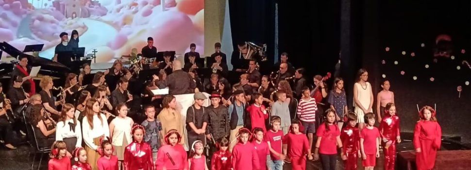 Els alumnes de l’Escola Municipal de Música d’Ulldecona Joan Nadal brillen amb Willy Wonka