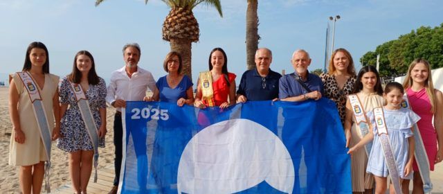 Les banderes blaves onegen un any més a les platges del Morrongo i la Caracola