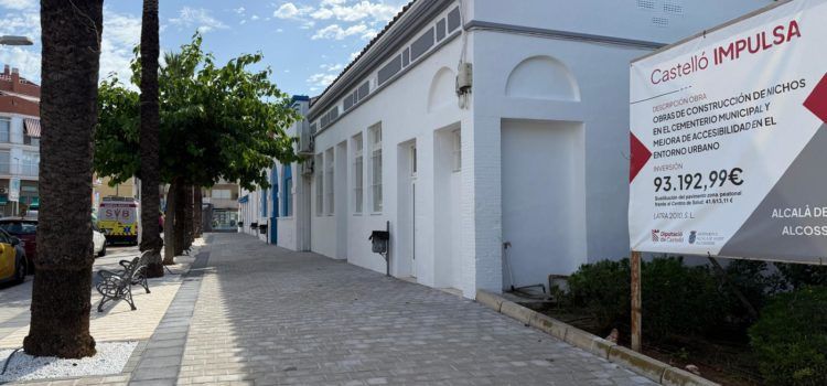 Finalitzen les obres de millora de la vorera enfront del centre mèdic d’Alcossebre