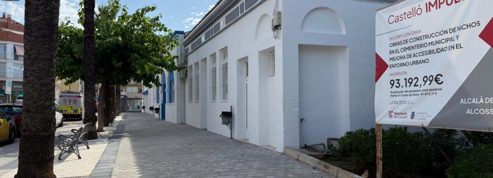 Finalitzen les obres de millora de la vorera enfront del centre mèdic d’Alcossebre