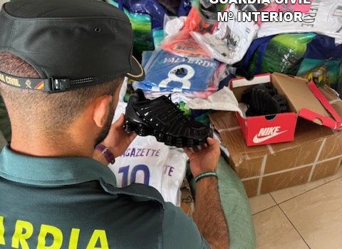 La Guardia Civil incauta más de 1.900 artículos falsificados en Alcalà-Alcossebre y Peñíscola