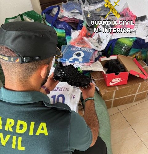 La Guardia Civil incauta más de 1.900 artículos falsificados en Alcalà-Alcossebre y Peñíscola