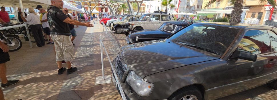 El Club Motor Clàssic Vinaròs ofereix la seua exhibició de vehicles clàssics