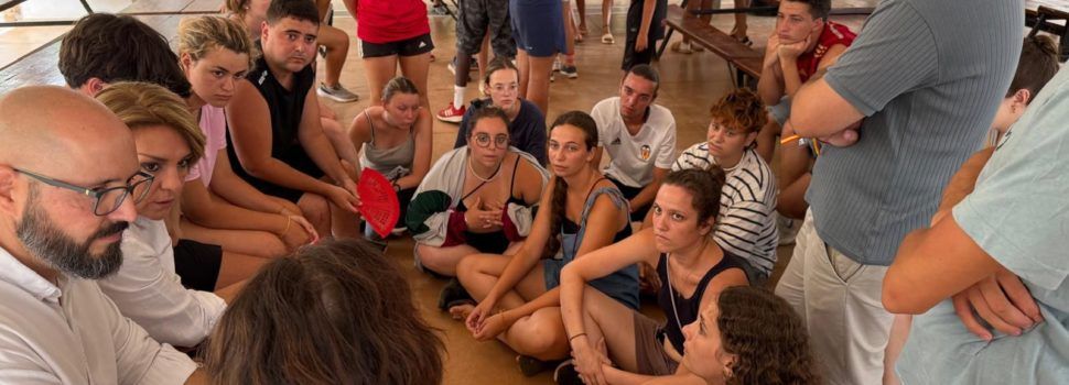 El Campament Jaume I d’Alcossebre acull un camp de voluntariat juvenil per a 25 menors tutelats per la Generalitat Valenciana