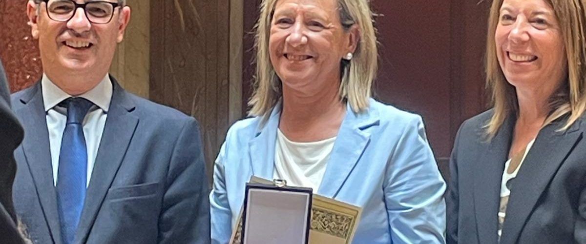 La degana de l’Il·lustre Col·legi d’Advocats i Advocades de Tortosa, distingida amb la Creu de l’Ordre de Sant Ramon de Penyafort del Ministeri de Justícia